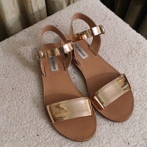 Steve Madden Gold Flat Sandals Sz 7